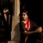 Malavika Jayaram Instagram - தங்கம் @madras_ponnu × @malavika.jayaram #portrait_ig #portraitsmag #portraitphotography #moodyports #sunkissed #portraitvision #pursuitofportraits #agameofportraits #portraiture #ourmoodydays #portraits_mf #portraits_universe #portraits_life #fatalframes #forbiddenart #portraitmood #indiapictures #sareelove #saree #goldenhour #sunlight