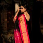 Malavika Jayaram Instagram - தங்கம் @madras_ponnu × @malavika.jayaram #collaboration #tuesdaymood #artistsoninstagram #southindianfashion #dakshindiaries #traditions #portrait_ig #portraitsmag #portraitphotography #moodyports #sunkissed #portraitvision #pursuitofportraits #agameofportraits #portraiture #ourmoodydays #portraits_mf #portraits_universe #portraits_life #fatalframes #forbiddenart #portraitmood #indiapictures #sareelove #saree #goldenhour #sunlight
