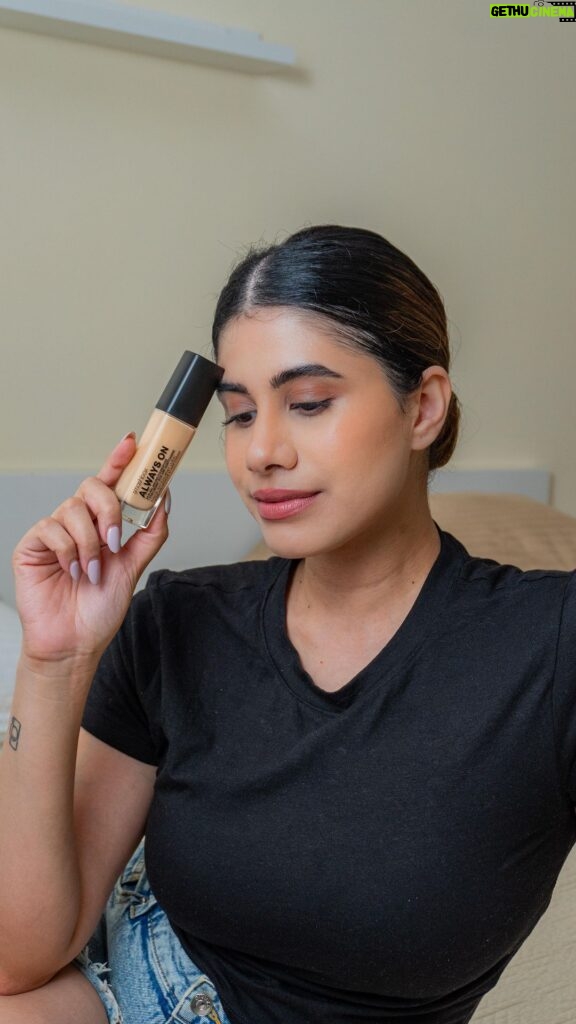 Malvika Sitlani Instagram - Hey my loves 💕 I put the all NEW @smashboxindia Always On Skin Balancing Foundation to the #WearTest 👀 Love that it’s infused with Hyaluronic Acid which makes it super hydrating! it’s buildable and gives a skin like finish ✨ It gives 16 hour wear, for your long days with no touch up needed 🥰 It has a range of 30 shades to choose from, so there’s definitely a shade for everyone 🫶🏻 Go ahead and check it out!! #SmashboxIndia #AlwaysOnFoundation #MalvikaSitlani #WearTest