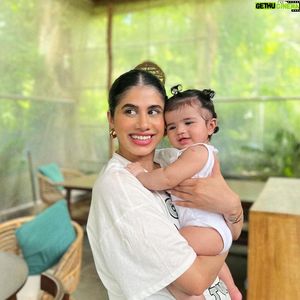 Malvika Sitlani Instagram - Happy 5 months my Abigail! ✨ • You’ve made me a member of the 5 am club 🤓 • You make me laugh when I’m at my lowest point • You are the happiest baby I know • Your laughter is infectious • Your eyes are filled with curiosity • You are SO beautiful 🥹 • You are so sassy and dramatic My life has become beautifully chaotic! 😅🥹 I love you more everyday, baby girl 💛