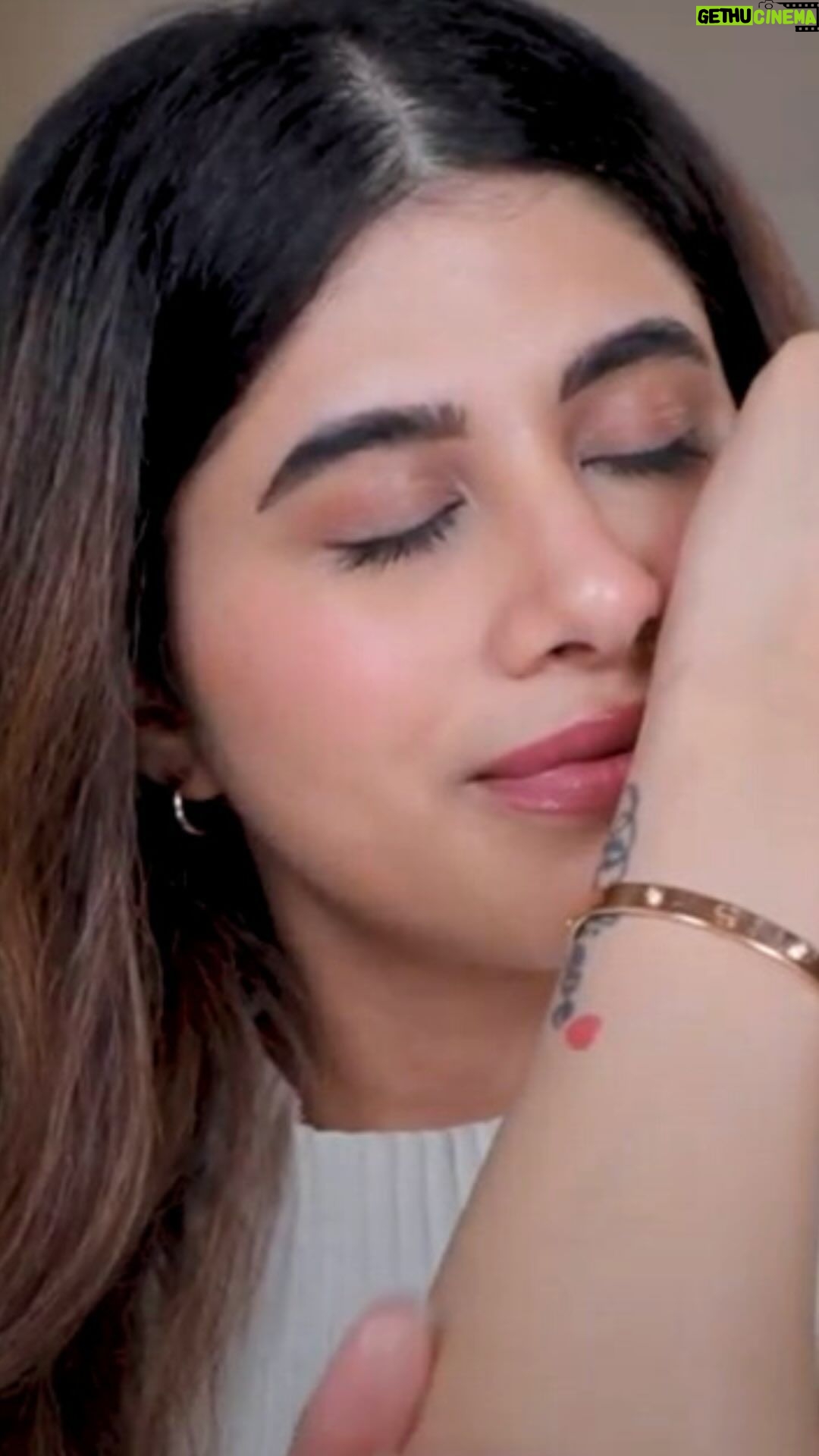 Malvika Sitlani Instagram - You know Iβve been a fan of the NIVEA Body Lotions since forever! ππ I SWEAR by this body lotion, This winter try with the NIVEA Body Milk 5 in 1 Lotion, youβre going to love it! ππ #Collab with @niveaindia #NIVEA #NIVEAForYou #NIVEAIndia #NIVEA5in1BodyLotion #WinterSkincare #NIVEAWinterCare