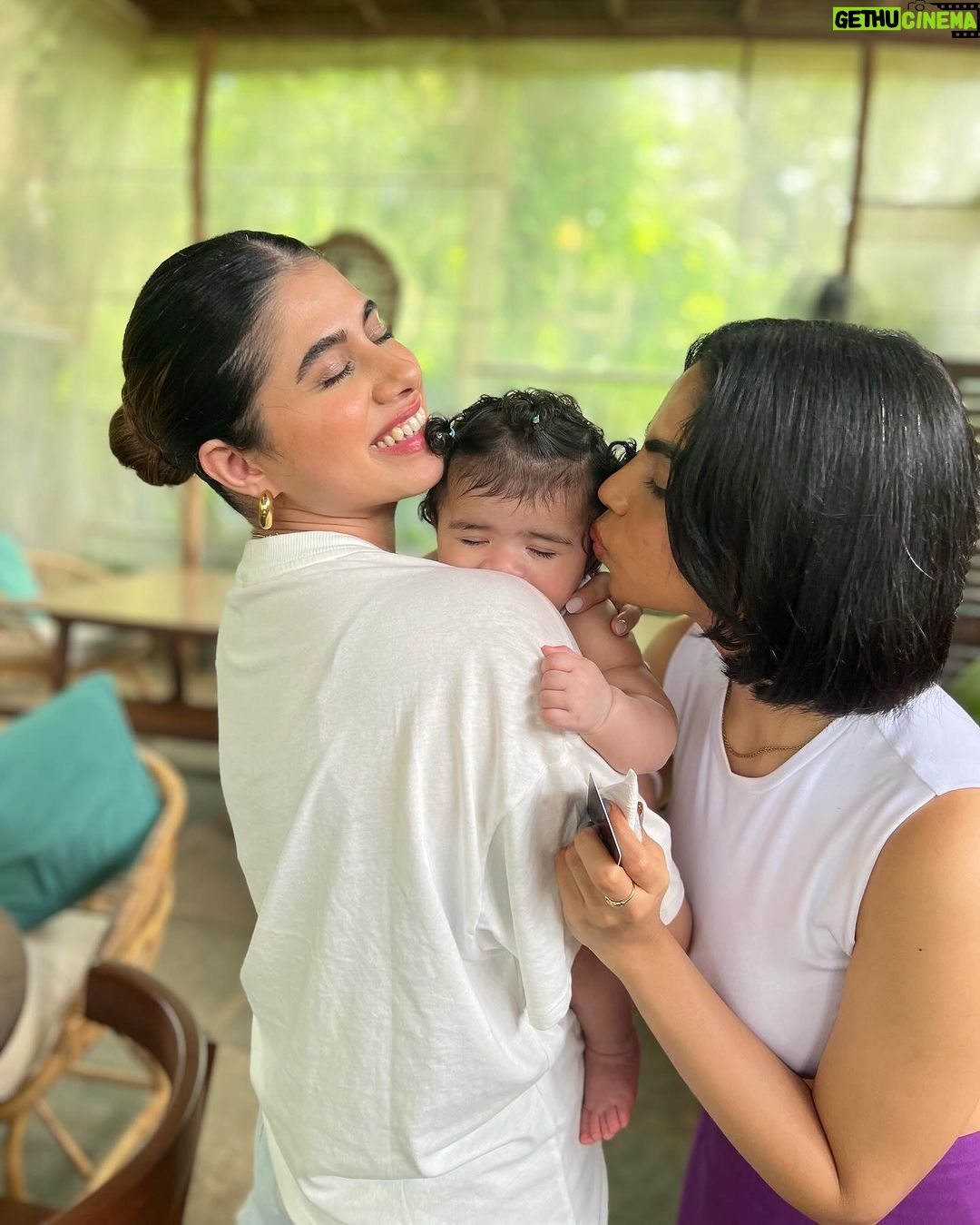 Malvika Sitlani - 77.4K Likes - My girls!!! πππ«
.
.
π΄βοΈ
@veronicabahl @jenifercaroline7 π€ have been my pillars through it all π€
I genuinely donβt know what I would do without them π