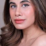Malvika Sitlani Instagram - Hey my loves ❤️ Here’s a quick everyday makeup look I created using some amazing products sent over by @tirabeauty ✨ The “Tira For You Sale” goes live tomorrow from the 15 - 24th September 👀❤️ ✨ Use the coupon code “Tira500” - for Rs. 500 off on your first order! Lots of Free gifts on orders above Rs. 899 💝✨ And that’s not it earn 10% extra as Tira rewards on every purchase #TiraBeauty #ForEveryYou #ForYouSale