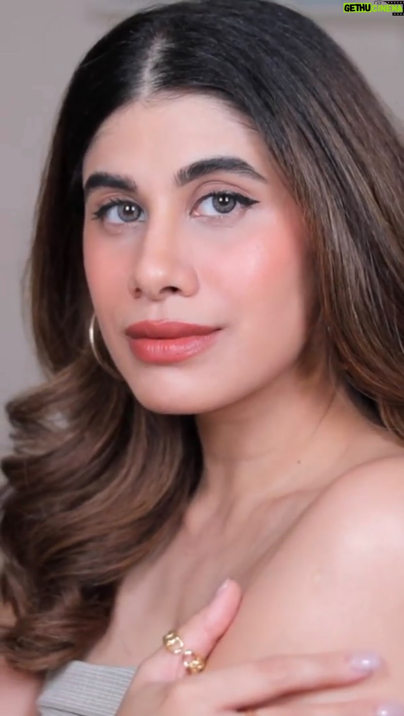 Malvika Sitlani Instagram - Hey my loves ❤️ Here’s a quick everyday makeup look I created using some amazing products sent over by @tirabeauty ✨ The “Tira For You Sale” goes live tomorrow from the 15 - 24th September 👀❤️ ✨ Use the coupon code “Tira500” - for Rs. 500 off on your first order! Lots of Free gifts on orders above Rs. 899 💝✨ And that’s not it earn 10% extra as Tira rewards on every purchase #TiraBeauty #ForEveryYou #ForYouSale