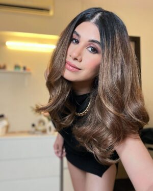 Malvika Sitlani Instagram - My days 🌸

1. Finally, taking some selfies 🤳
2. Afternoon naps with Abby 😴
3. Mama’s haath ka khaana 🍛
4. Feeling confident 🕺 
5. Night out with my girl 👯‍♀️
6. Being 19 again 👧🏻
7. Movie nights 🍿 
8. Blush addict, organizing my studio 💝 

How was your week? 😍