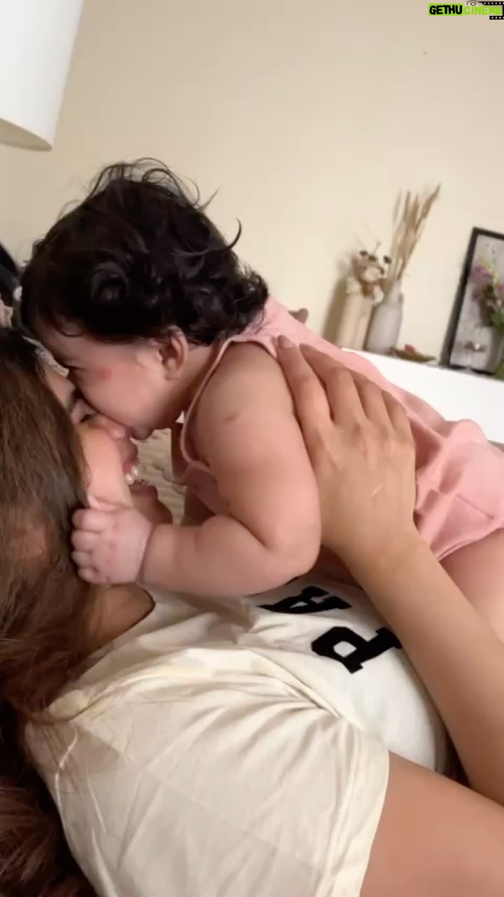 Malvika Sitlani Instagram - 7 months! What 🥺🥹 She is the bravest, funniest, sassiest, happiest, naughtiest baby ever 🫶🏻 It’s truly going to be one heck of an adventure with you, my lil angel 💛 I walked into this SO scared, but you make it all okay for mama 💕 thank you for already healing me 💛🫶🏻 I love you sososososooo much