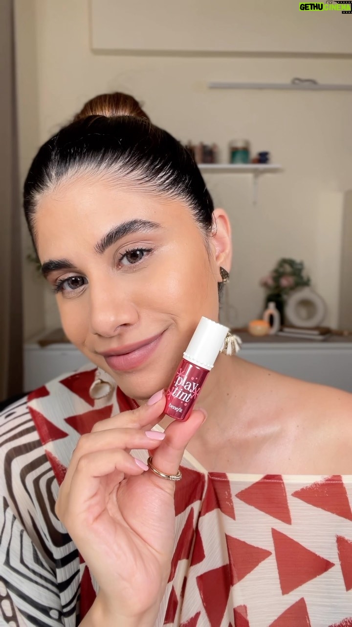Malvika Sitlani Instagram - Hi my loves π₯° This beachy tropical look sure does make me want to take a vaccay soon ποΈππ
Created this look using 3 tints: π©· Play Tint β€οΈ Love Tint π§‘ Chacha Tint which are part of the @benefitindia tint universe πͺβ¨ Theyβre vibrant and long lasting, with a non-drying and smudge proof formula π«Άπ» Head over to @TiraBeauty and check them out ππ©· #TintUniverse #BenefitTints #BenefitCosmetics #benefitindia