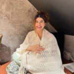 Malvika Sitlani Instagram - Happy breastfeeding week Mama’s! 🌸🤱🏻👶🏻 🌰🌰 Whether you’ve breastfed for 1 week or 1 year, you are beyond amazing. It takes immense physical energy to breastfeed your babies. The sleepless nights, leaking, pumping, struggling with low milk supply & high milk supply constantly, clogged ducts, stretch marks, mastitis…😰 It’s a journey of it’s own 🌊 Breastfeeding is a skill. It does not come “naturally” to new mums. I wish people would just stop pressuring mums to breastfeed, not everyone can because of various reasons and that’s also OKAY. As long as your baby is fed - you are doing amazing mama 😘 It’s a very difficult skill to learn and stick by for months - we feel like giving up a lot because of the toll it takes on our mental and physical health, but we do it anyway! 😌🥰 We all have different breastfeeding stories - and they’re all valid 🫶🏻 You are loved and adored. Thank you for doing what you do 🥹 💕🫶🏻👶🏻 #breastfeedingweek