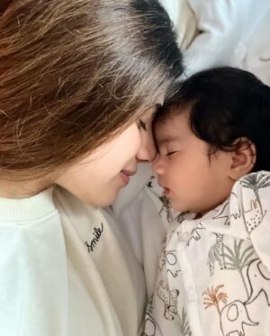 Malvika Sitlani Instagram - This is 31 🫶🏻

Who knew I’d be celebrating my birthday with my daughter 5 years from this moment (Swipe to the last image 🥺)
💕

We had a simple life with no idea of what tomorrow would bring 
I had just began my content career, earning very minimal - just enough to make half the rent and food 🍲 
We still made it work and celebrated these small moments that brought joy to our lives 🥰
Just keep doing what you love, show up authentically every single day and nothing can stop you from designing the life of your dreams 💕

I’m beyond grateful for where I am today 🙏🏻
Every peace of content I put up, I did it with all my heart & continue to do so…

For all who have been here with me since then…my OG fam
THANK YOU 🫶🏻🎈💕 

You changed my life.
Thank you for all your birthday wishes 🙏🏻🫶🏻🎈

Onto the other side of 30! yikes! 😬