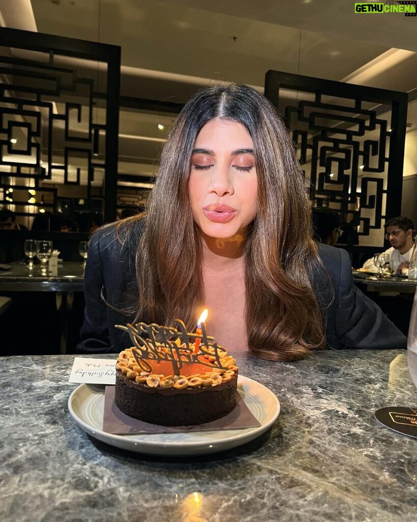 Malvika Sitlani Instagram - 31 and so much wiser. I wish for love, the strength to find myself and the courage to raise Abigail 🫶🏻🎉 Thank you for all your wishes my beautiful babes 🎂 PS : Last year I was popping champagne, this year in pumpin Dudu 🍼😅 Life! #itsmyburday
