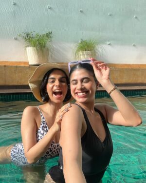 Malvika Sitlani Instagram - My girls!!! 🌟💋🫀
.
.
🌴☀️
@veronicabahl @jenifercaroline7 🤗 have been my pillars through it all 🤍

I genuinely don’t know what I would do without them 💕