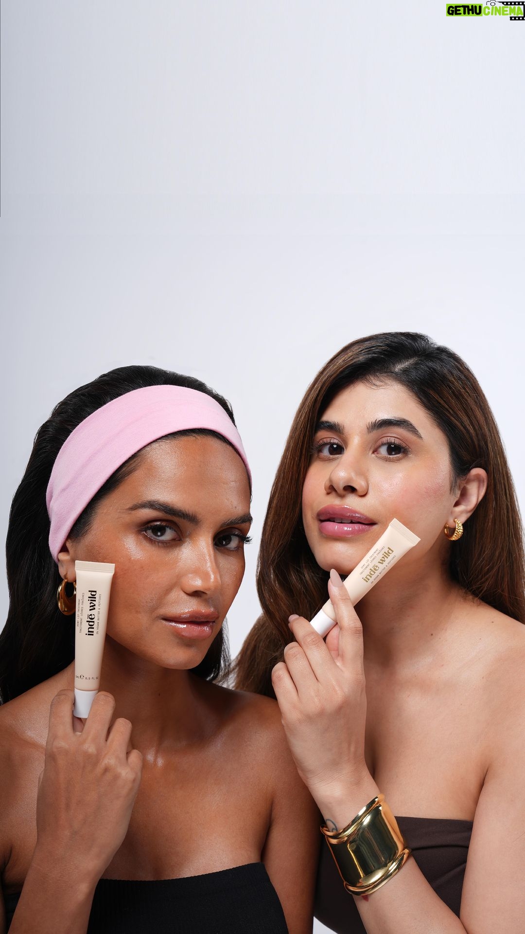 Malvika Sitlani Instagram - A collaboration that was just waiting to happen… When @diipakhosla sent @malvikasitlaniofficial our new dewy lip treatments to try her exact words were “Dude, this formula is incredible!!”🥰💗 & in that moment we knew there was no one better than @malvikasitlaniofficial to launch this baby with us in india 🇮🇳 So, here we are 5 tubes, many conversations and one photoshoot later, waiting for TOMORROWS LAUNCH 😱😱 ⏰ Dewy Lip Treatment launching: 🗓️8TH DECEMBER AT 6PM IST