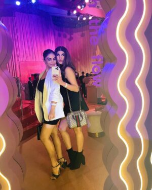 Malvika Sitlani Instagram - My days 🌸

1. Finally, taking some selfies 🤳
2. Afternoon naps with Abby 😴
3. Mama’s haath ka khaana 🍛
4. Feeling confident 🕺 
5. Night out with my girl 👯‍♀️
6. Being 19 again 👧🏻
7. Movie nights 🍿 
8. Blush addict, organizing my studio 💝 

How was your week? 😍