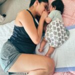Malvika Sitlani Instagram - My days look so different now 🥰 1. I’m finally feelin myself 2. I get in a workout no matter what 3. I love spending time with my Abby 4. She’s finally turning! 5. Abby moved to her big girl bed now 💛 6. Again, smooshing my baby girl 🥹 🌸💪🏼💛 One day at a time 🌸