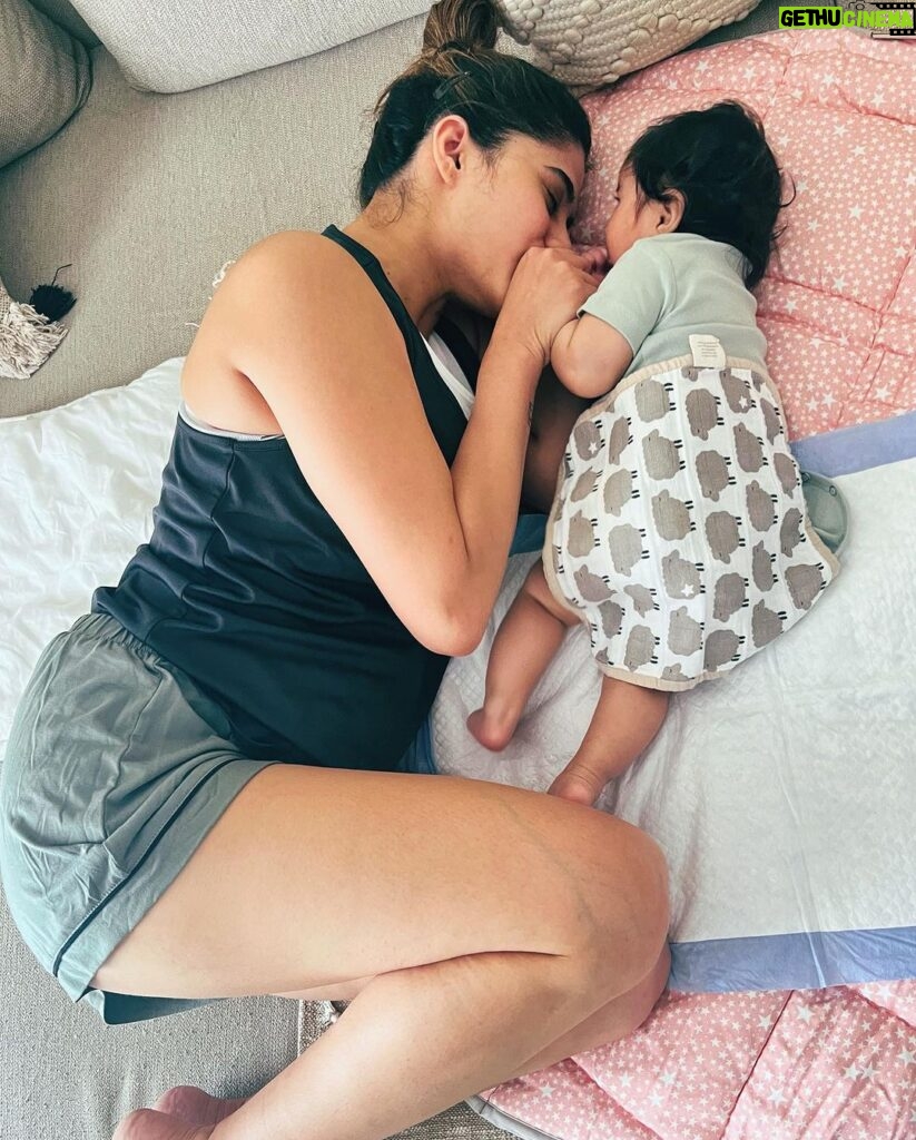 Malvika Sitlani Instagram - My days look so different now 🥰 1. I’m finally feelin myself 2. I get in a workout no matter what 3. I love spending time with my Abby 4. She’s finally turning! 5. Abby moved to her big girl bed now 💛 6. Again, smooshing my baby girl 🥹 🌸💪🏼💛 One day at a time 🌸