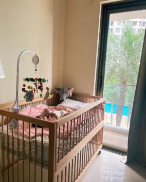 Malvika Sitlani Instagram - My days look so different now 🥰

1. I’m finally feelin myself 
2. I get in a workout no matter what 
3. I love spending time with my Abby
4. She’s finally turning! 
5. Abby moved to her big girl bed now 💛
6. Again, smooshing my baby girl 🥹

🌸💪🏼💛 

One day at a time 🌸