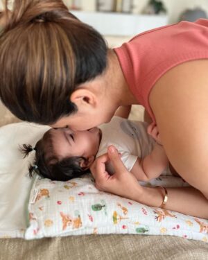Malvika Sitlani Instagram - My days look so different now 🥰

1. I’m finally feelin myself 
2. I get in a workout no matter what 
3. I love spending time with my Abby
4. She’s finally turning! 
5. Abby moved to her big girl bed now 💛
6. Again, smooshing my baby girl 🥹

🌸💪🏼💛 

One day at a time 🌸