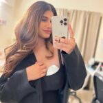 Malvika Sitlani Instagram - Happy breastfeeding week Mama’s! 🌸🤱🏻👶🏻 🌰🌰 Whether you’ve breastfed for 1 week or 1 year, you are beyond amazing. It takes immense physical energy to breastfeed your babies. The sleepless nights, leaking, pumping, struggling with low milk supply & high milk supply constantly, clogged ducts, stretch marks, mastitis…😰 It’s a journey of it’s own 🌊 Breastfeeding is a skill. It does not come “naturally” to new mums. I wish people would just stop pressuring mums to breastfeed, not everyone can because of various reasons and that’s also OKAY. As long as your baby is fed - you are doing amazing mama 😘 It’s a very difficult skill to learn and stick by for months - we feel like giving up a lot because of the toll it takes on our mental and physical health, but we do it anyway! 😌🥰 We all have different breastfeeding stories - and they’re all valid 🫶🏻 You are loved and adored. Thank you for doing what you do 🥹 💕🫶🏻👶🏻 #breastfeedingweek