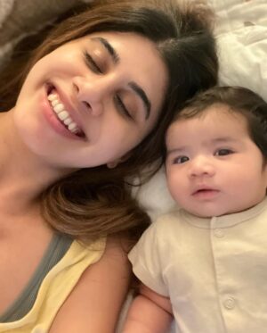 Malvika Sitlani Instagram - This is 31 🫶🏻

Who knew I’d be celebrating my birthday with my daughter 5 years from this moment (Swipe to the last image 🥺)
💕

We had a simple life with no idea of what tomorrow would bring 
I had just began my content career, earning very minimal - just enough to make half the rent and food 🍲 
We still made it work and celebrated these small moments that brought joy to our lives 🥰
Just keep doing what you love, show up authentically every single day and nothing can stop you from designing the life of your dreams 💕

I’m beyond grateful for where I am today 🙏🏻
Every peace of content I put up, I did it with all my heart & continue to do so…

For all who have been here with me since then…my OG fam
THANK YOU 🫶🏻🎈💕 

You changed my life.
Thank you for all your birthday wishes 🙏🏻🫶🏻🎈

Onto the other side of 30! yikes! 😬