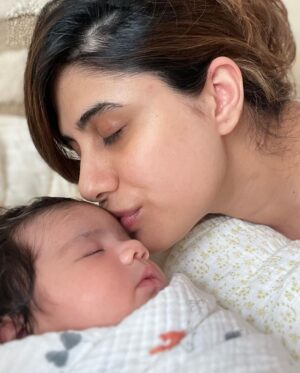 Malvika Sitlani Instagram - This is 31 🫶🏻

Who knew I’d be celebrating my birthday with my daughter 5 years from this moment (Swipe to the last image 🥺)
💕

We had a simple life with no idea of what tomorrow would bring 
I had just began my content career, earning very minimal - just enough to make half the rent and food 🍲 
We still made it work and celebrated these small moments that brought joy to our lives 🥰
Just keep doing what you love, show up authentically every single day and nothing can stop you from designing the life of your dreams 💕

I’m beyond grateful for where I am today 🙏🏻
Every peace of content I put up, I did it with all my heart & continue to do so…

For all who have been here with me since then…my OG fam
THANK YOU 🫶🏻🎈💕 

You changed my life.
Thank you for all your birthday wishes 🙏🏻🫶🏻🎈

Onto the other side of 30! yikes! 😬