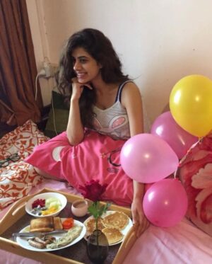 Malvika Sitlani Instagram - This is 31 🫶🏻

Who knew I’d be celebrating my birthday with my daughter 5 years from this moment (Swipe to the last image 🥺)
💕

We had a simple life with no idea of what tomorrow would bring 
I had just began my content career, earning very minimal - just enough to make half the rent and food 🍲 
We still made it work and celebrated these small moments that brought joy to our lives 🥰
Just keep doing what you love, show up authentically every single day and nothing can stop you from designing the life of your dreams 💕

I’m beyond grateful for where I am today 🙏🏻
Every peace of content I put up, I did it with all my heart & continue to do so…

For all who have been here with me since then…my OG fam
THANK YOU 🫶🏻🎈💕 

You changed my life.
Thank you for all your birthday wishes 🙏🏻🫶🏻🎈

Onto the other side of 30! yikes! 😬
