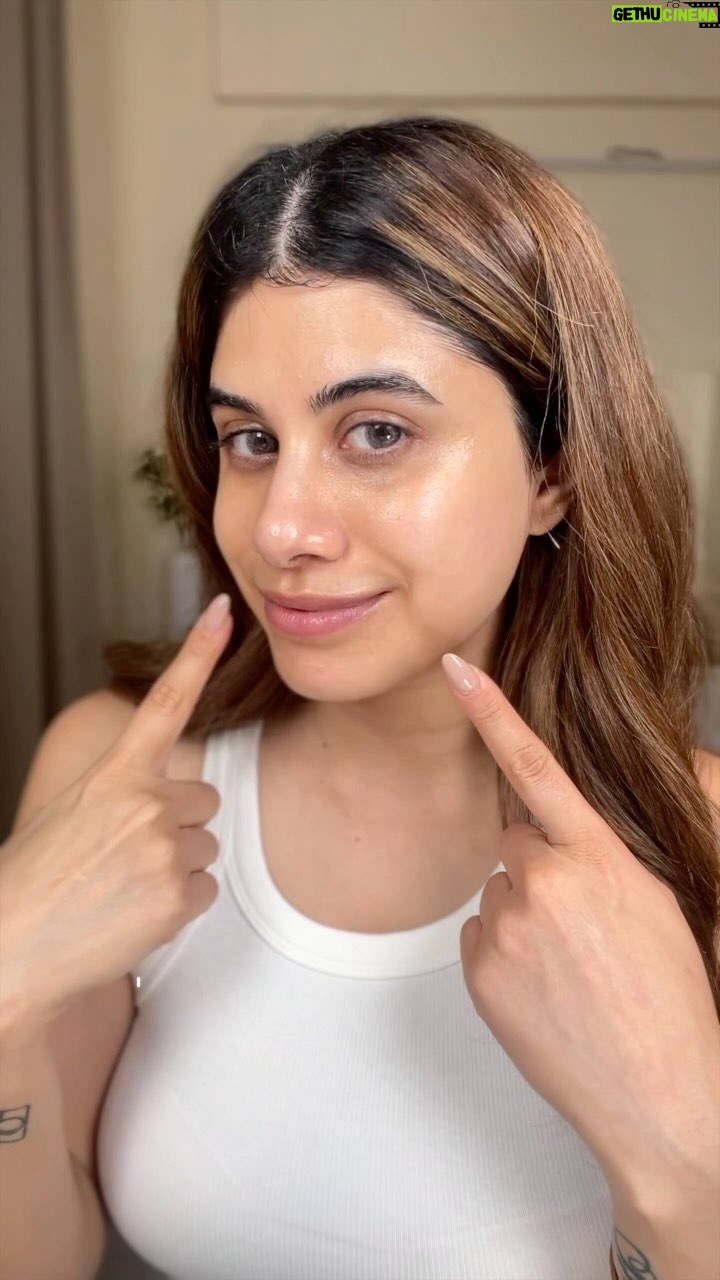 Malvika Sitlani Instagram - Here’s a sneak peek into one of my most special relationships..with @niveaindia !!!💙🫶🏽 If you have been around for long enough, YOU KNOW how much I love the 5in1 complete care cocoa body lotion by NIVEA. It’s got the perfect balance of being thick and nourishing but not sticky at all! My dry skin loves these products. Comment below and tell me your favourites 🥰 #NIVEA #NiveaForYou