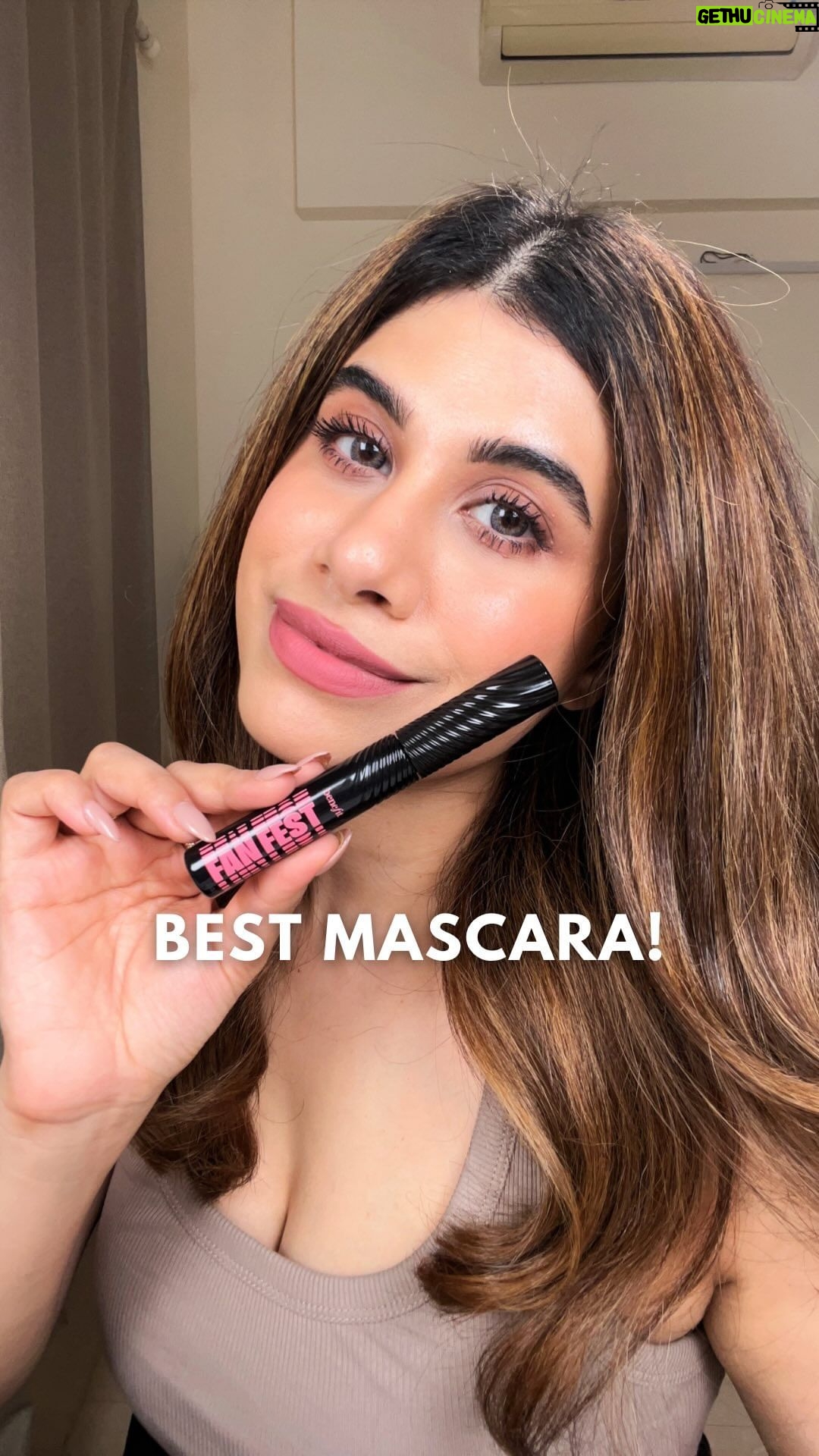 Malvika Sitlani Instagram - @benefitindia, you have a new fan😉 I tried the newly launched Fan Fest Mascara and I cannot get over how great it is! The custom engineered wand and their new formula work like magic together for giving me beautiful, fanned out lashes ✨ Check it out! Available exclusively on @mynykaa. #FanFestMascara #Mascara #BenefitXNykaa #BenefitIndia