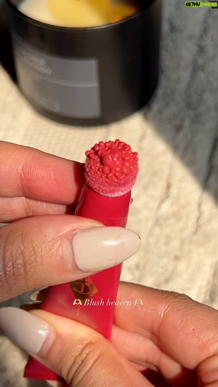 Malvika Sitlani Instagram - Just a blush addict, nothing else 👀✨ . . 💛 I came across @addict_to_beauty_ reel on my feed and had to re-create this! 😍 Inspo!