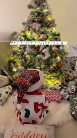 Malvika Sitlani Instagram - With all her gifties 🎁🥹
.
.
My little munchkin, I can’t wait to cuddle, sip hot choc & open prezzies with you for the rest of my life 🫶🏻

Immensely blessed to have you, baby girl 🙏🏻