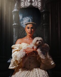 Malvika Sitlani Instagram - My Dearest Readers, The diamond of the season has arrived 💎 Yours Truly, Lady Whistledown . . . Hair: @newstarwigs + DIY: @jenifercaroline7 ⭐️ 📸: @jakesitlani @crashboombangdigital . . #bridgerton #queencharlotte #halloween #halloween2023 #malvikasitlani