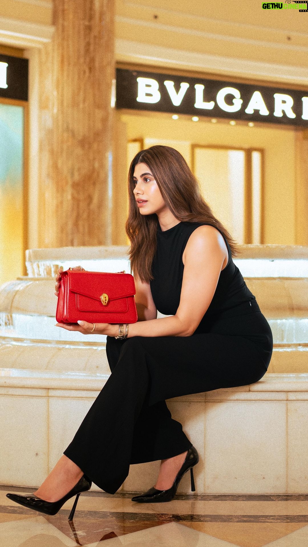 Malvika Sitlani Instagram - Come join me in getting Festive-ready with magnificent @bulgari creations ✨ 📍@dlfemporio 📸: @atulguptaaaaaa Agency: @peoplekind_ . . . #bvlgari #malvikasitlani #bulgari #bulgariaccessories #bulgariwatches #serpenti