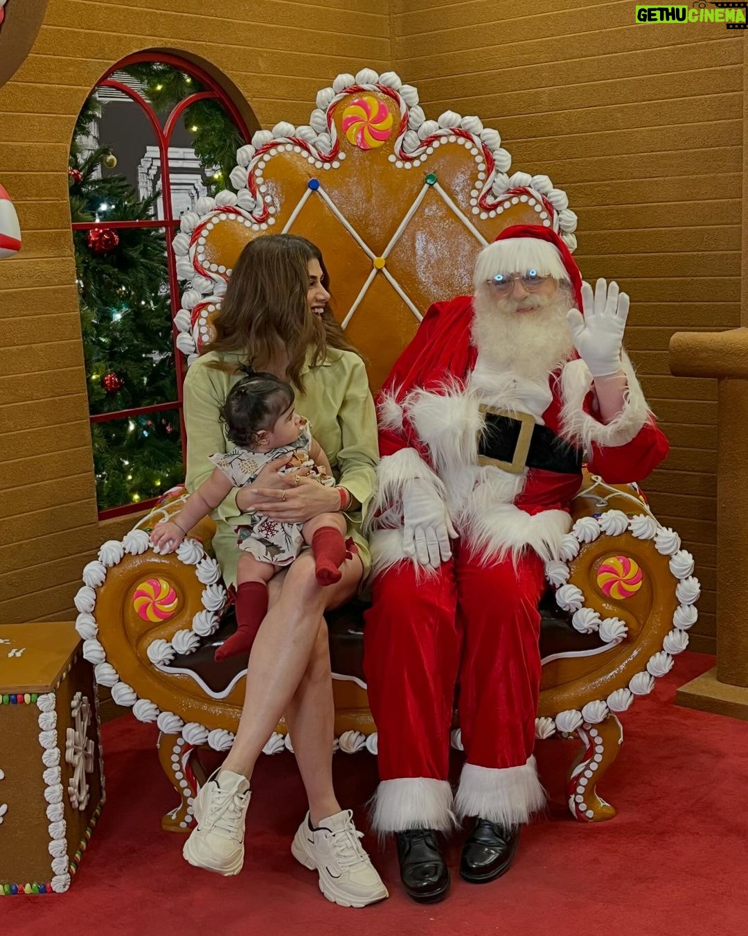 Malvika Sitlani - 100.6K Likes - Itβs Abby day, everyday! π«Άπ»π₯Ή
1. Itβs finally December π
2. Walks with Abby βοΈ
3. Play date with Rei π₯Ήπ§π»
4. Graduated to her high-chair! πͺ
5. Chic fashun has begun!
6. Besties π
7. Met Santa & didnβt love it π
π
8. Dance partner forever π
.
.
ππ» Blessed ππ«Άπ»
Abbyβs stroller - @nuna_india π€