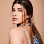 Malvika Sitlani Instagram - never met an oversized outfit I didn’t like 💙 Distressed, dressed & ready to pout for @poutbykaranjohar 🫶🏻 Outfit - @diseno.in @ascend.rohank Jewellery- @dripproject.co Styled by- @vanigupta.23 Hair - @rakshandairanimakeupandhair 📸- @tridevsudevan