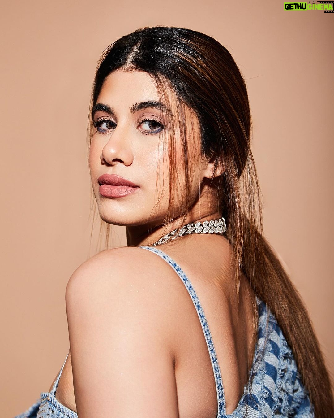 Malvika Sitlani Instagram - never met an oversized outfit I didn’t like 💙 Distressed, dressed & ready to pout for @poutbykaranjohar 🫶🏻 Outfit - @diseno.in @ascend.rohank Jewellery- @dripproject.co Styled by- @vanigupta.23 Hair - @rakshandairanimakeupandhair 📸- @tridevsudevan
