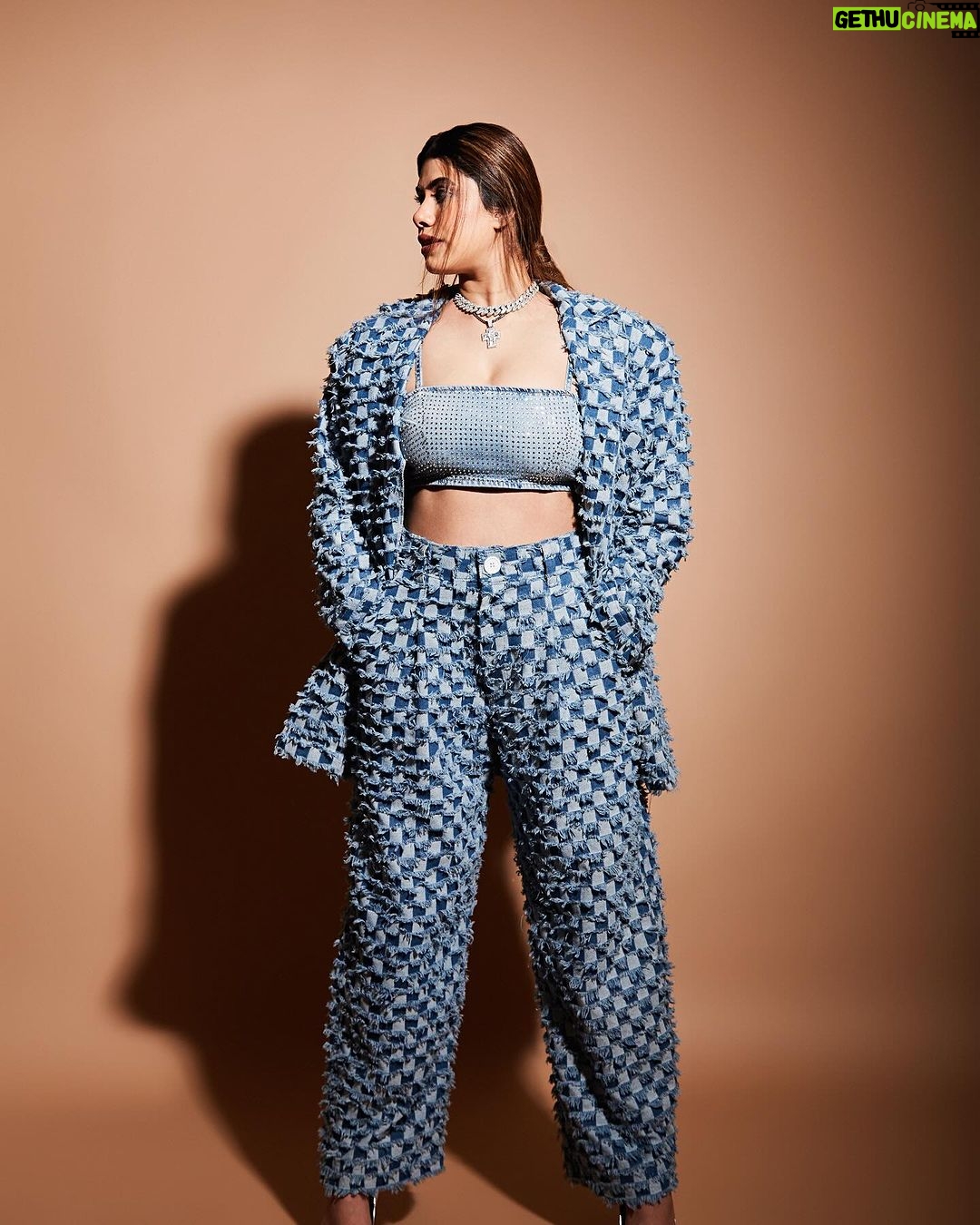 Malvika Sitlani Instagram - never met an oversized outfit I didn’t like 💙 Distressed, dressed & ready to pout for @poutbykaranjohar 🫶🏻 Outfit - @diseno.in @ascend.rohank Jewellery- @dripproject.co Styled by- @vanigupta.23 Hair - @rakshandairanimakeupandhair 📸- @tridevsudevan