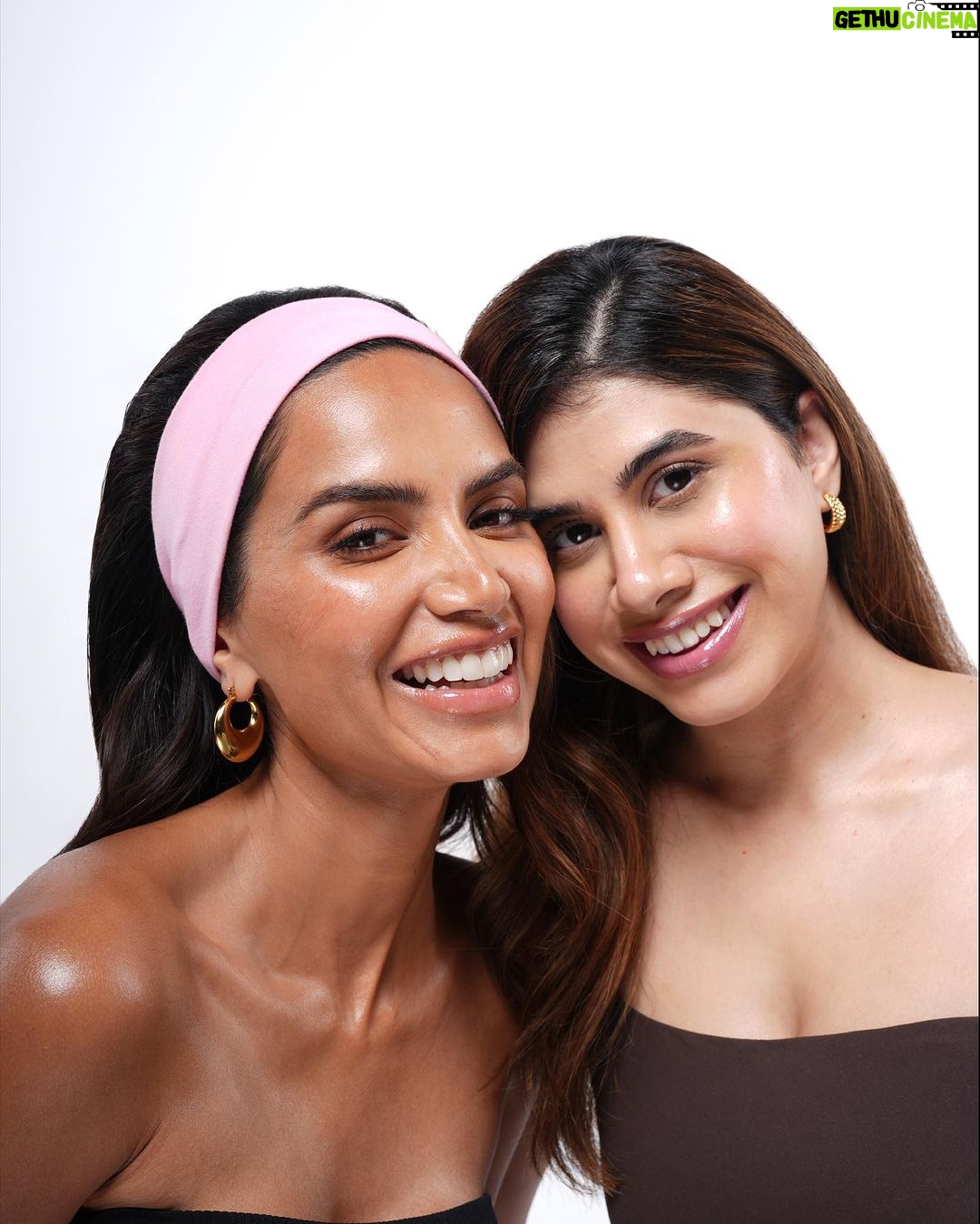 Malvika Sitlani Instagram - Announcing our Dewy Lip Treatment Ambassador - everyone’s favourite lip girly @malvikasitlaniofficial 💗 Who guessed it right?🤔 Our 24 hour launch countdown starts soon, make sure to set your alarms to 6 pm for tomorrow⏰⏰