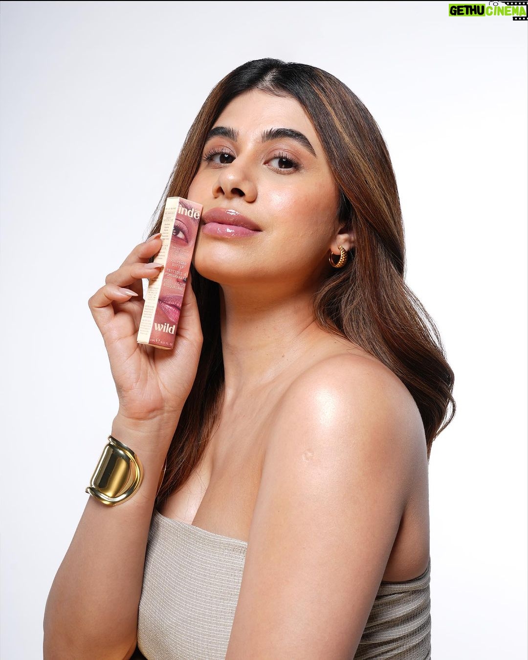 Malvika Sitlani Instagram - Announcing our Dewy Lip Treatment Ambassador - everyone’s favourite lip girly @malvikasitlaniofficial 💗 Who guessed it right?🤔 Our 24 hour launch countdown starts soon, make sure to set your alarms to 6 pm for tomorrow⏰⏰