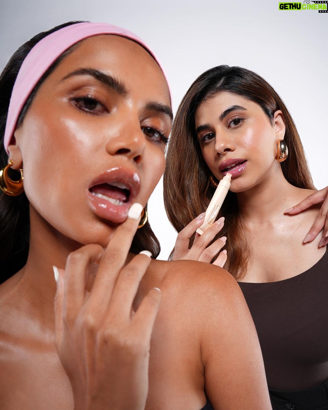 Malvika Sitlani Instagram - Announcing our Dewy Lip Treatment Ambassador - everyone’s favourite lip girly @malvikasitlaniofficial 💗 Who guessed it right?🤔 Our 24 hour launch countdown starts soon, make sure to set your alarms to 6 pm for tomorrow⏰⏰