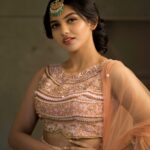 Mamitha Baiju Instagram - Kalyan navaratri pooja ✨ @kalyanjewellers_official Outfit: @t.and.msignature Jewellery: @keyaa_by_kartika Styled by : @sabarinathk_ HMU : @jo_makeup_artist Clicks: @rahulphotography_official