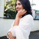 Mamitha Baiju Instagram - 🤍✨ Styling : @styyledbyjoe @joe_elize_joy MUAH : @makeup_by_shibinantony Photographer: @rizwanmechoth Assisted by : @kpsanjay_ Outfit : @pastelsdesignstudio Jewellery : @kaya_online_