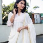 Mamitha Baiju Instagram - 🤍✨ Styling : @styyledbyjoe @joe_elize_joy MUAH : @makeup_by_shibinantony Photographer: @rizwanmechoth Assisted by : @kpsanjay_ Outfit : @pastelsdesignstudio Jewellery : @kaya_online_