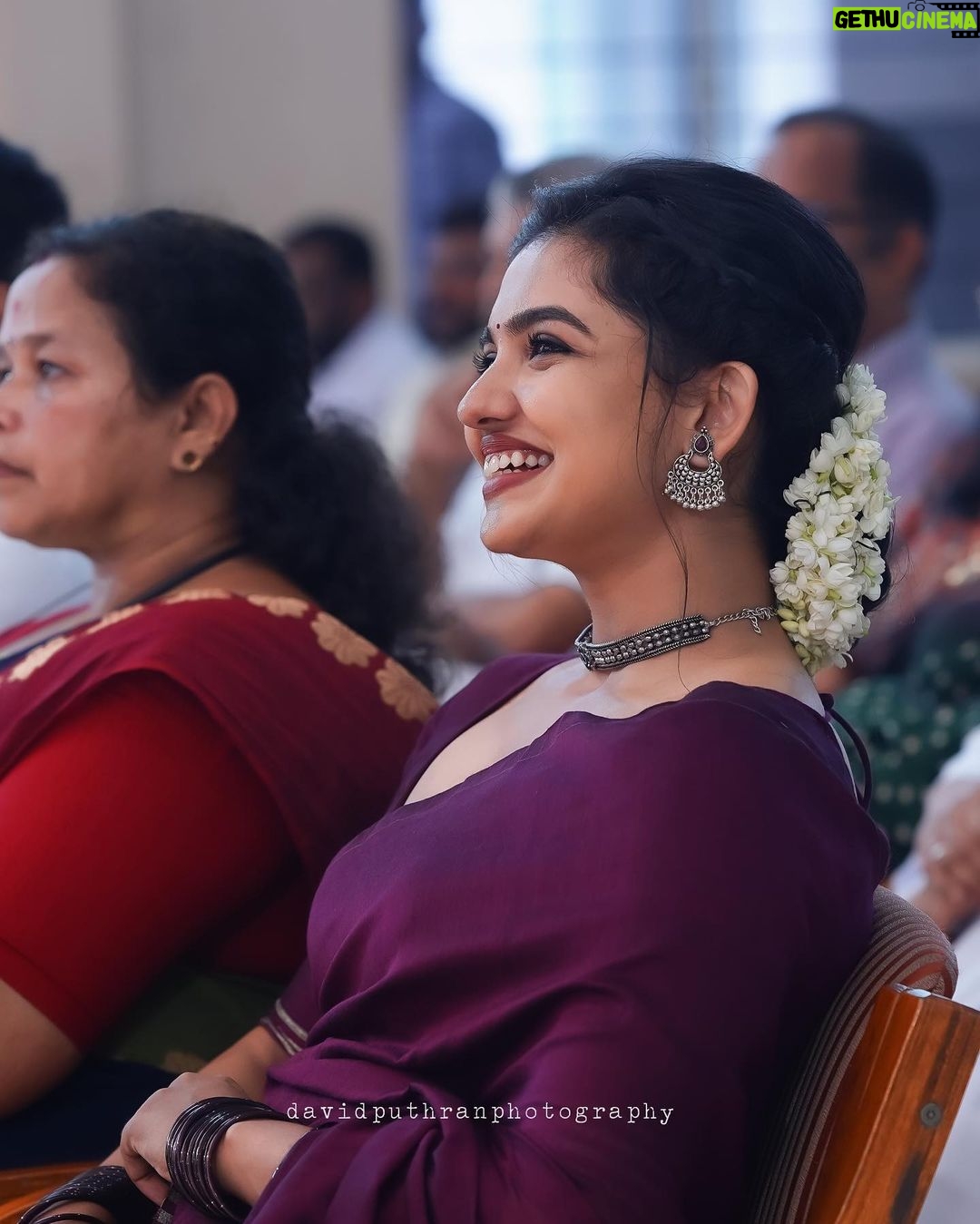 Mamitha Baiju Instagram - From being a participant in Sahodaya for years to now being invited as the Chief guest!! It brings nothing but pure joy!! This stage is the reason why my journey took a major turn and today, standing there with an inaugural note, i feel so grateful and blessed✨🤞🤍 Thank you Sahodaya & Marygiri public school for summoning me to inaugrate the Sahodaya Kalotsav 'Sargadhvani-2023' ❤️ . PC: @david_puthran_photography Neckpiece and earrings : @mayilpeeli_jewels 🤍