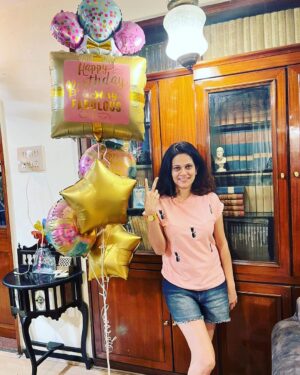 Manava Naik Instagram - A happy birthday #birthday #birthdaygirl #family #friends #friendslikefamily #home #us #smiles #happybirthday #baloons🎈