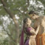 Manava Naik Instagram – “नाव तुझे ग येते राधे माझ्या नावाआधी
कृष्णाच्या मनी वसते राधा, तुज गोष्ट ना कळली साधी
बासुरीतूनी माझ्या सखे ग  गीत तुझे मी गातो
श्वासांच्या सुरावटीवर नाव तुझे मी घेतो
राधा कृष्ण कृष्ण कृष्ण… कृष्ण कृष्ण राधा राधा”

‘राधा आणि कृष्ण’ म्हणजे शास्वत प्रेम… प्रीती असावी तर राधा आणि कृष्णासारखी हे उद्या नव्याने जाणवेल … कारण उद्या येतंय ‘सप्तूसर म्युझिक’ निर्मित ‘राधा कृष्ण’ हे अतिशय प्रेमळ गाणं फक्त #SaptsurMusic या यूट्यूब चॅनेलवर…

#RadhaKrishna #OutNow
▶️ : https://youtu.be/zAFPq7kw4Qg

निर्माते – साईनाथ राजाध्यक्ष, बीना राजाध्यक्ष
गीतकार – सविता करंजकर जमाले
संगीत – महेश खानोलकर
गायिका – सावनी रवींद्र
गायक – मंदार आपटे
संगीत संयोजन – अप्पा (उज्वल) वढावकर
वृंदगान – राहुल चिटणीस, विवेक नाईक, सोनल नाईक, वीणा जोशी
तबला – निषाद करलगीकर
ढोल, ढोलक – अनिल करंजवकर
ढोलक, ताल वाद्ये – प्रभाकर मौसमकर
बासरी – विजय तांबे
गिटार (स्पॅनिश, बेस) – ज्ञानेश देव
वायलिन – महेश खानोलकर
मेंडोलिन – आलाप खानोलकर
प्रोग्रामिंग – प्रशांत लळीत
डिजिटल हार्प्स – सत्यजित प्रभू
ध्वनिमुद्रण – अवधूत वाडकर
स्टुडिओ – आजिवासन साउंड्स

कलाकार – सुखदा खांडकेकर, जितेश निकम
दिग्दर्शक-नृत्य दिग्दर्शक – धनश्री मेहता गोएल
क्रिएटिव्ह दिग्दर्शक- मयुरेश वाडकर
डीओपी – आकाश बिंदू
प्रॉडक्शन हेड – अमित मारु
एडिटर – अमित मंडल
ज्वेलरी – आदित्य आर्ट ज्वेलरी

मार्गदर्शक – मनवा नाईक, अमृता संत