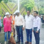 Manava Naik Instagram - I was at the collector's office today along with the BMC officers and did 1 hour of #shramadaan #swachabharatabhiyan #india #citizen #mycountry