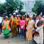 Manava Naik Instagram - I was at the collector's office today along with the BMC officers and did 1 hour of #shramadaan #swachabharatabhiyan #india #citizen #mycountry