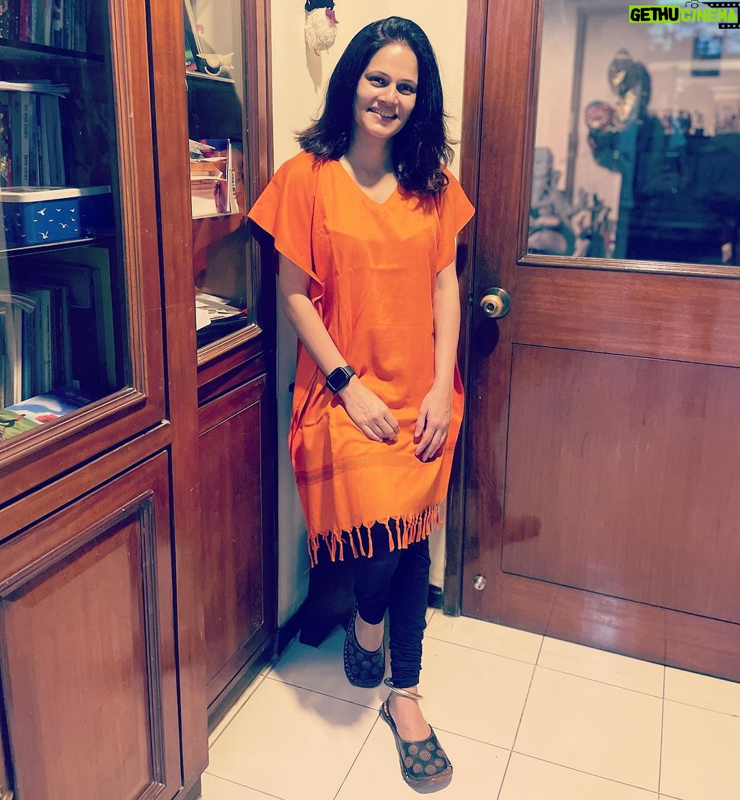 Manava Naik Instagram - Orange is the new black #orange #black #orangeisthenewblack #shawl #comfortable #kurti