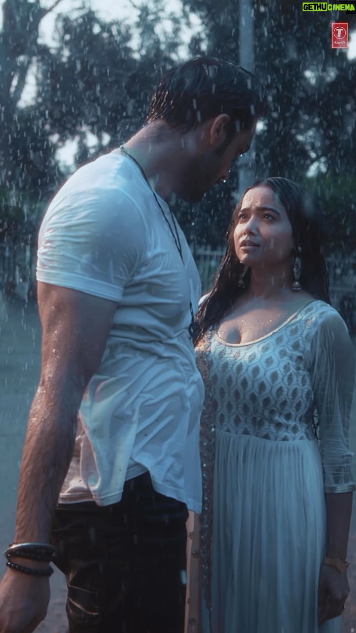 Manisha Rani Instagram - Dive into the blissful melody that captures the essence of true emotions #BaarishKeAaneSe❤️🎶✨ Song Out Now #tseries #BhushanKumar @tseries.official @tonykakkar @shreyaghoshal @the_parthsamthaan @princedubey1412 @adil_choreographer @aliza_shaikh_rimpy @maneeshbhattofficial @sarkarroman @shake_entertainment @shakeandcut_post @oswin_cuts #featherfeetentertainment @ppllike.us