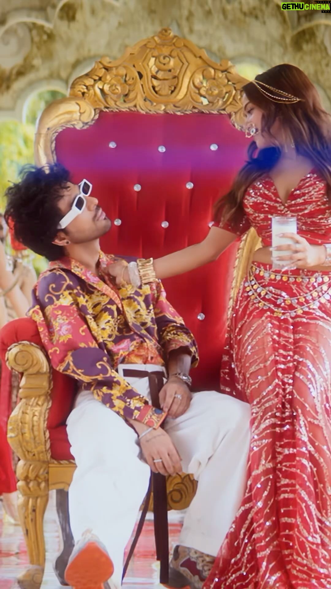Manisha Rani Instagram - Jamna Paar 🔥 Out Now @tonykakkar @manisharani002 @nehakakkar @tonyjrlive @poeticrabbitmusic @adil_choreographer @ubon_official @mann_ubon @prathhmesh @prathmesh.chaukekar @alokarbindthakur @ppllike.us @amitkridey @ingrooves_india @_jimmyzdesigner_ @prabhatrajput #tonykakkar #manisharani #tonisha #poeticrabbit