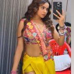 Manisha Rani Instagram - Two days to go for Jamna paar❤️ R uh guys excited ? App logo ko ye look kaisa laga ? Comments mei jarur btaye🤗 #manisharani#1piece#mrani